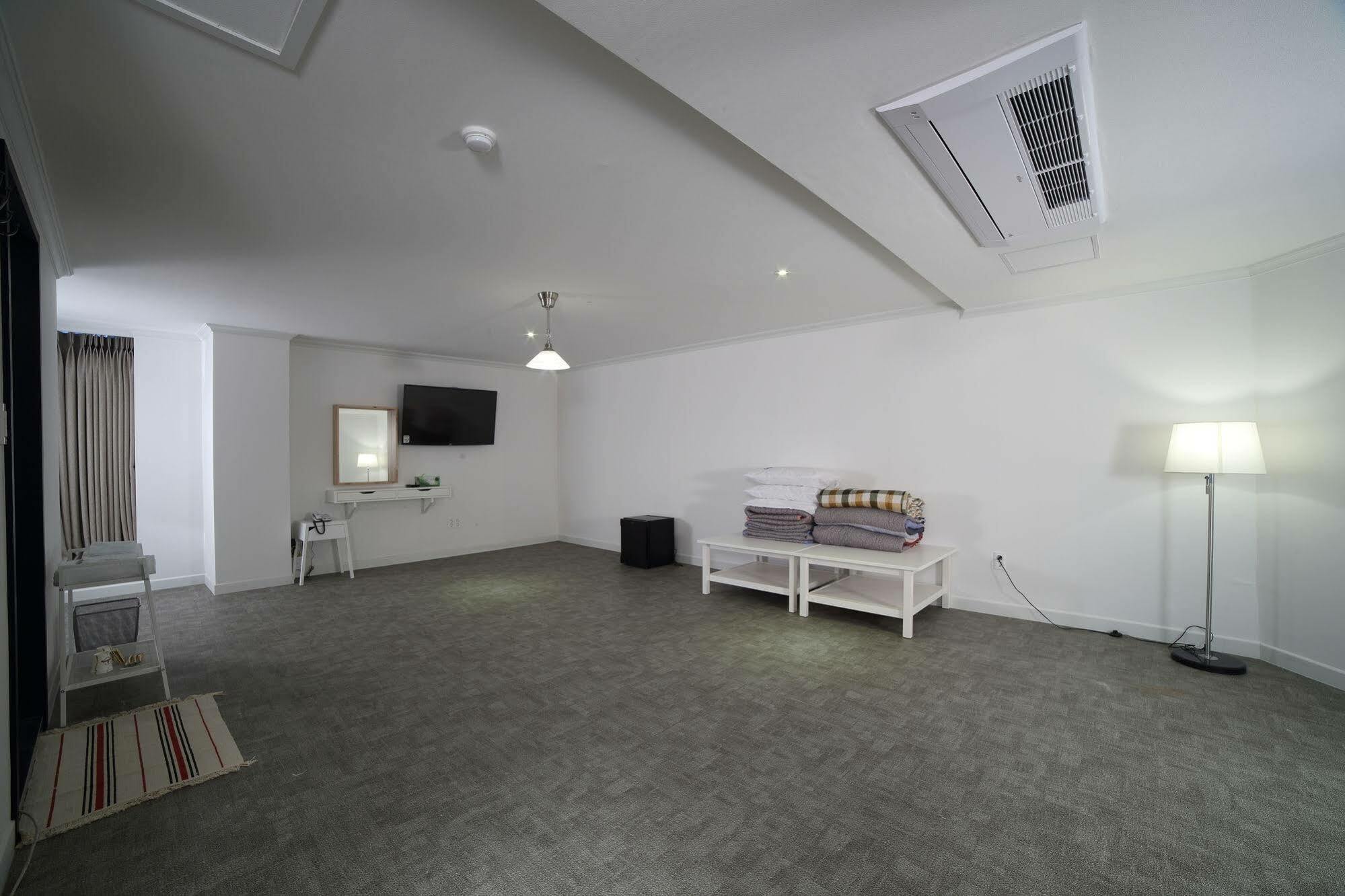 Hillside Hotel Busan Bagian luar foto