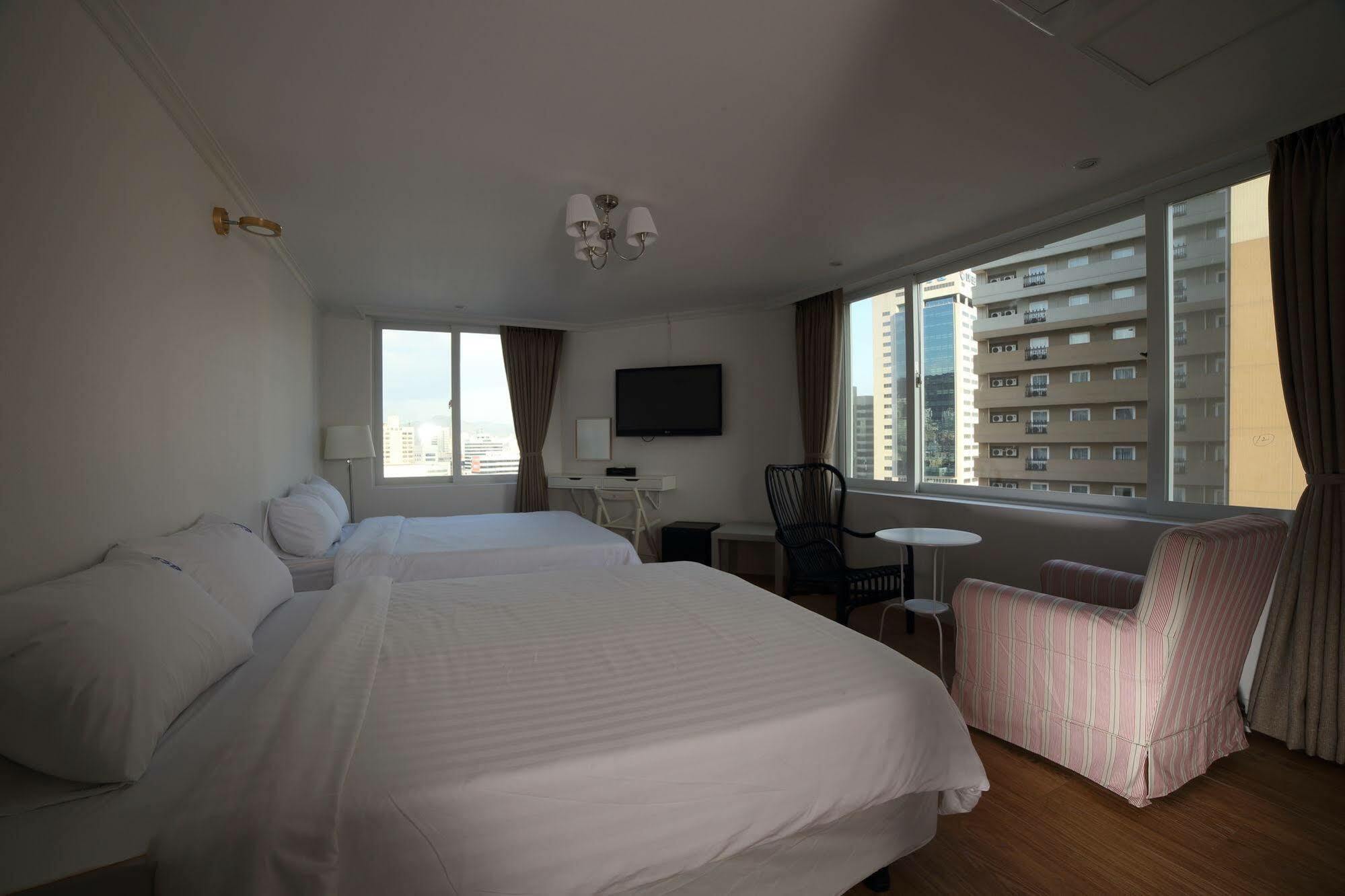 Hillside Hotel Busan Bagian luar foto